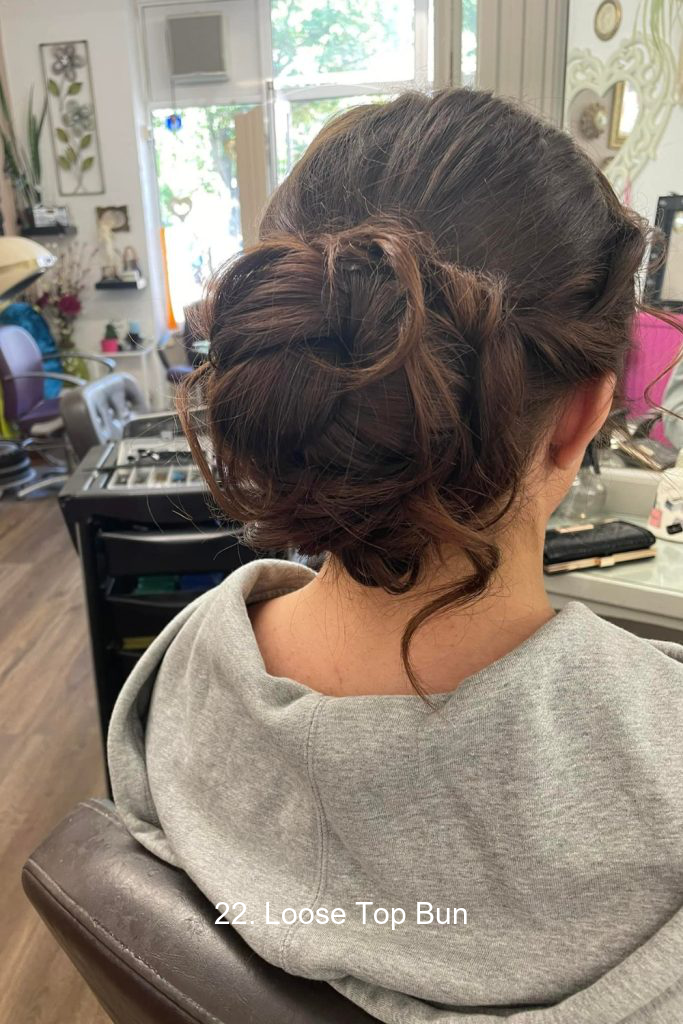 22. Loose Top Bun